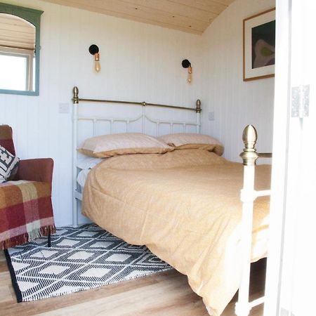 Ewe With A View Sea View Shepherds Huts Breage المظهر الخارجي الصورة